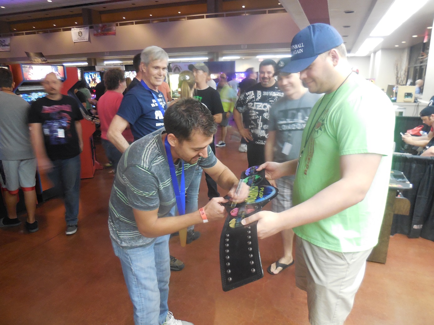 Here's the lucky guy who got to take the belt home, James Kleve, signing the belt for posterity. His brother and father took the other two top spots. This family knows pinball!